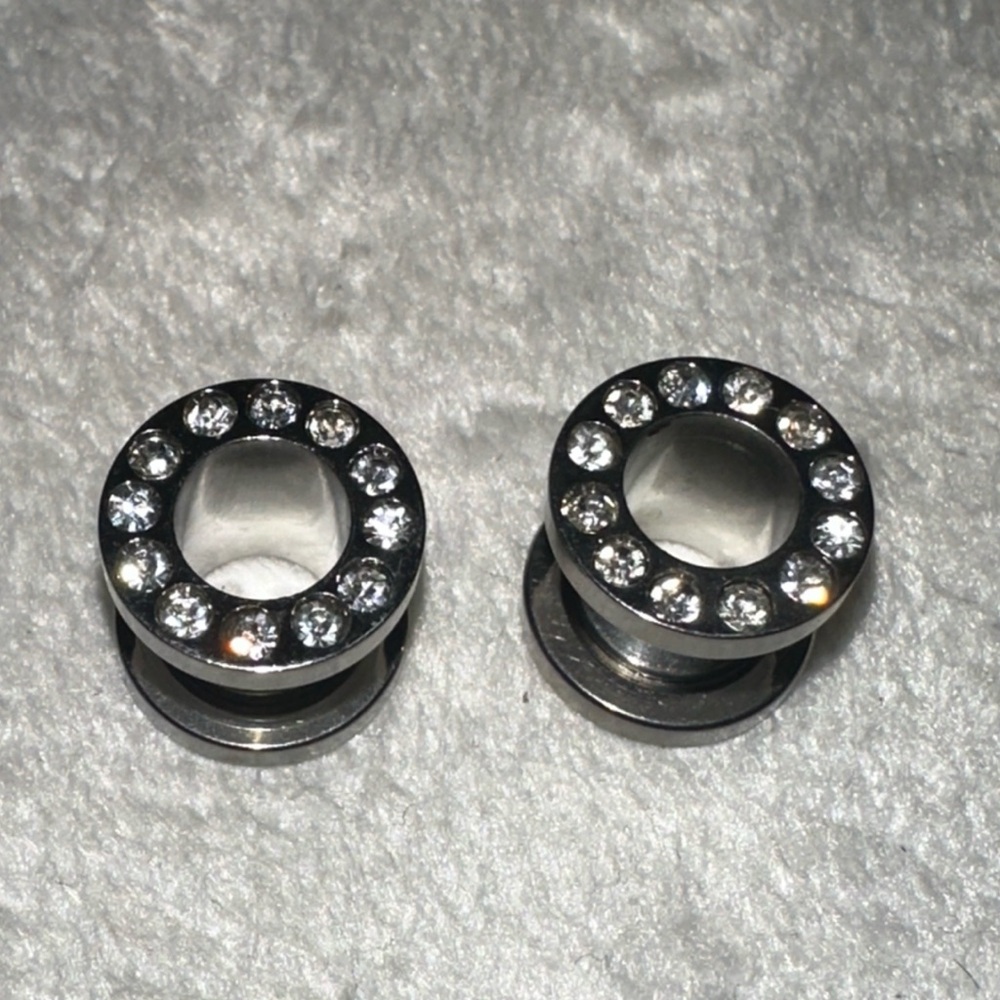 New 8 mm Ear Plugs piercings Earrings lobes never worn